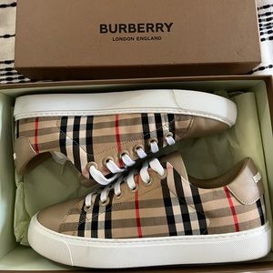 Burberry women’s low top sneakers